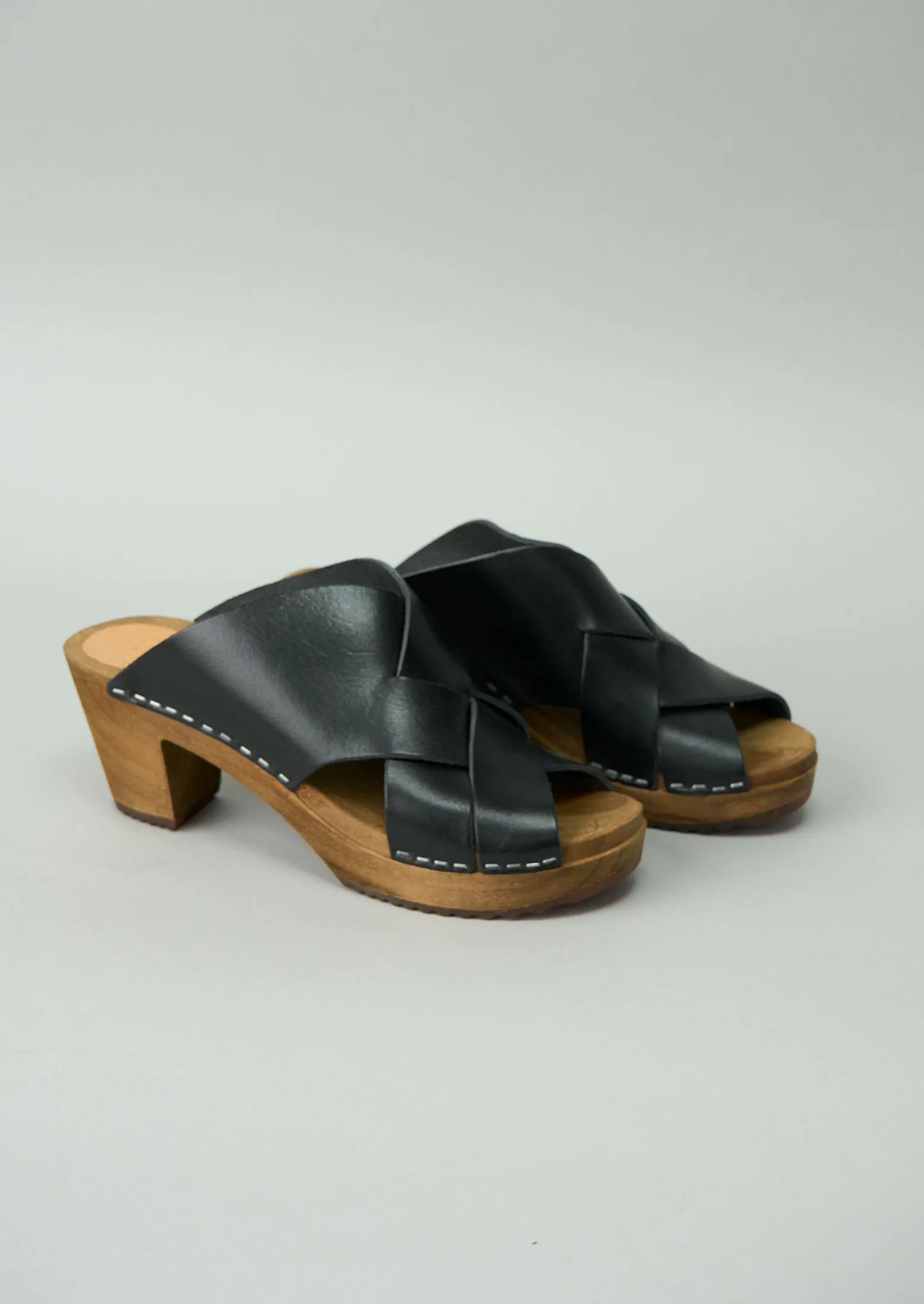 Reworn Kitty Clogs Heeled Mules Size 39 (106) | Onyx sold by TOAST