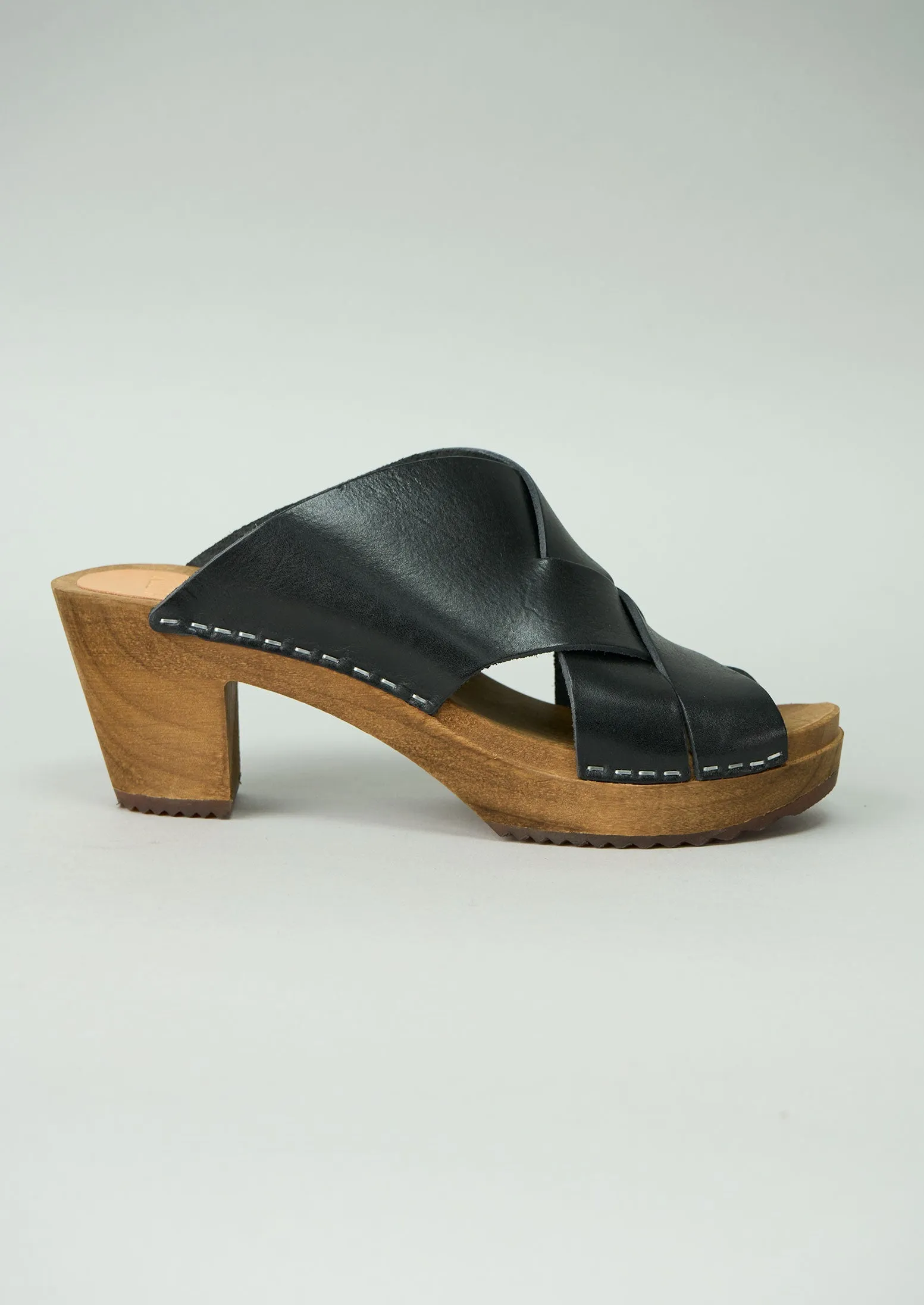 Reworn Kitty Clogs Heeled Mules Size 39 (106) | Onyx sold by TOAST product image thumbnail 2