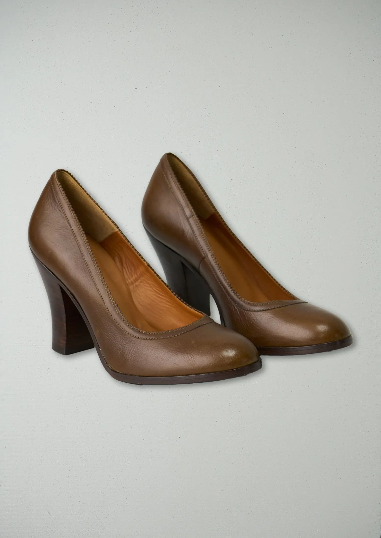 Reworn Heeled Pumps Size 39 (160) | Dark Khaki sold by TOAST