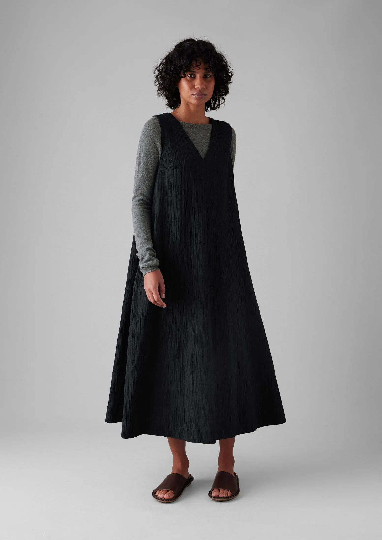 V-Neck Crinkle Cotton Easy Dress | Black sold by TOAST product image thumbnail 3