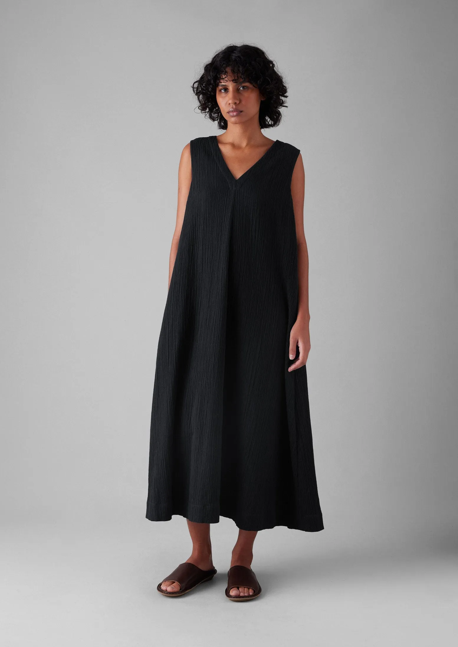 V-Neck Crinkle Cotton Easy Dress | Black sold by TOAST product image thumbnail 5