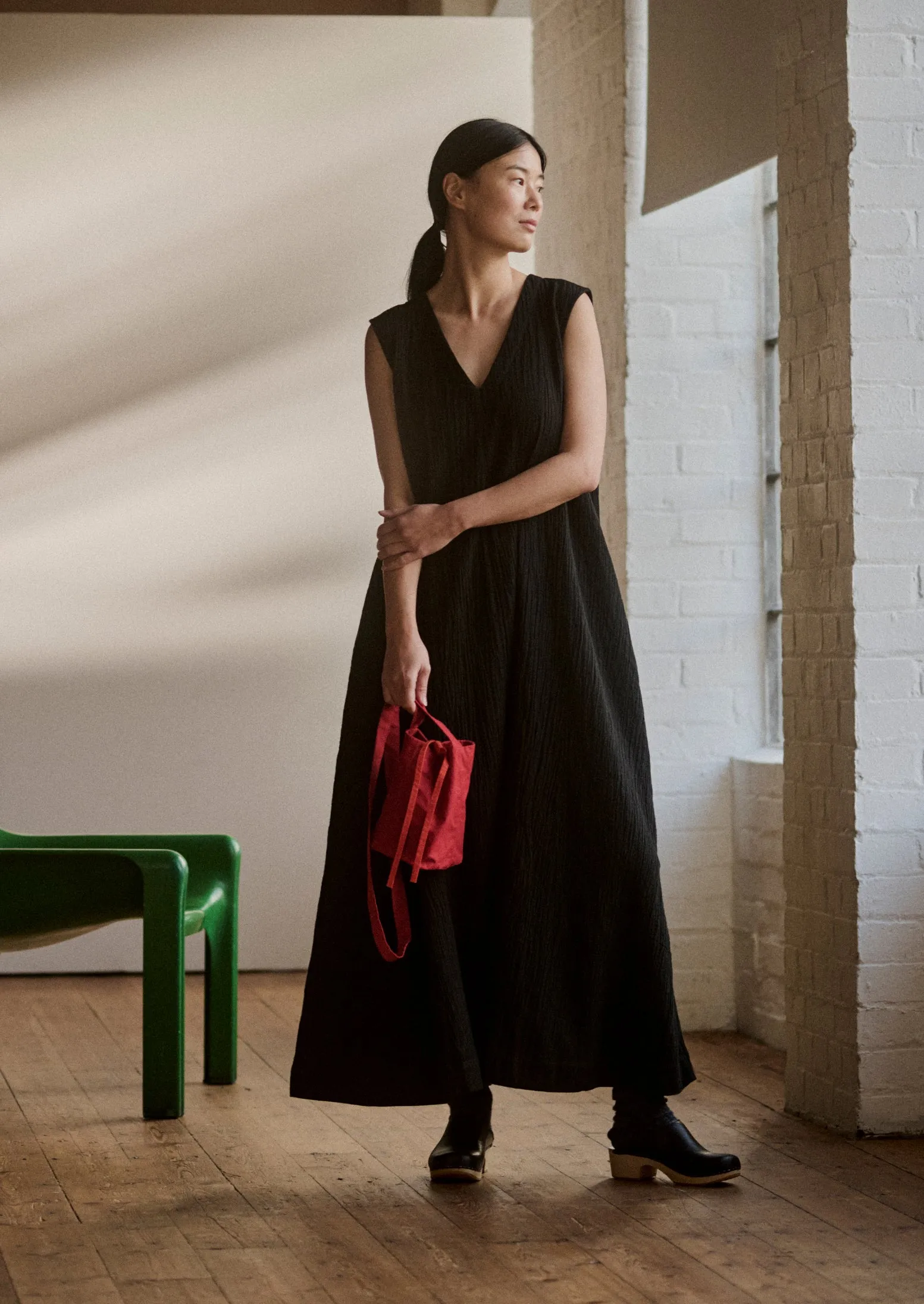 V-Neck Crinkle Cotton Easy Dress | Black sold by TOAST product image thumbnail 2