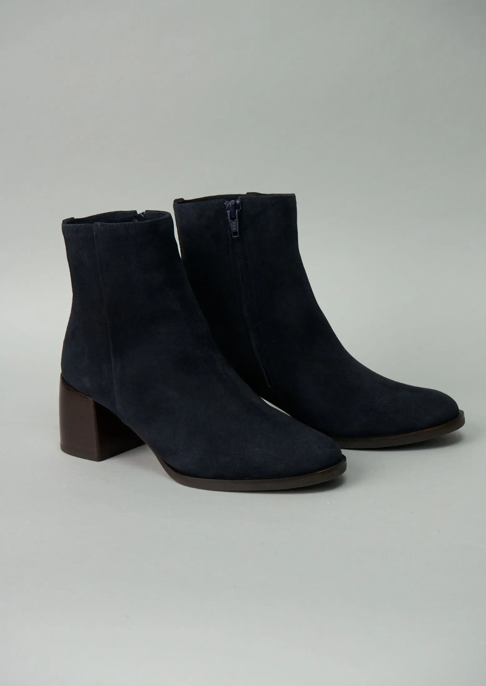 Reworn Chie Mihara Zip Boots Size 36 (209) | Dark Navy sold by TOAST
