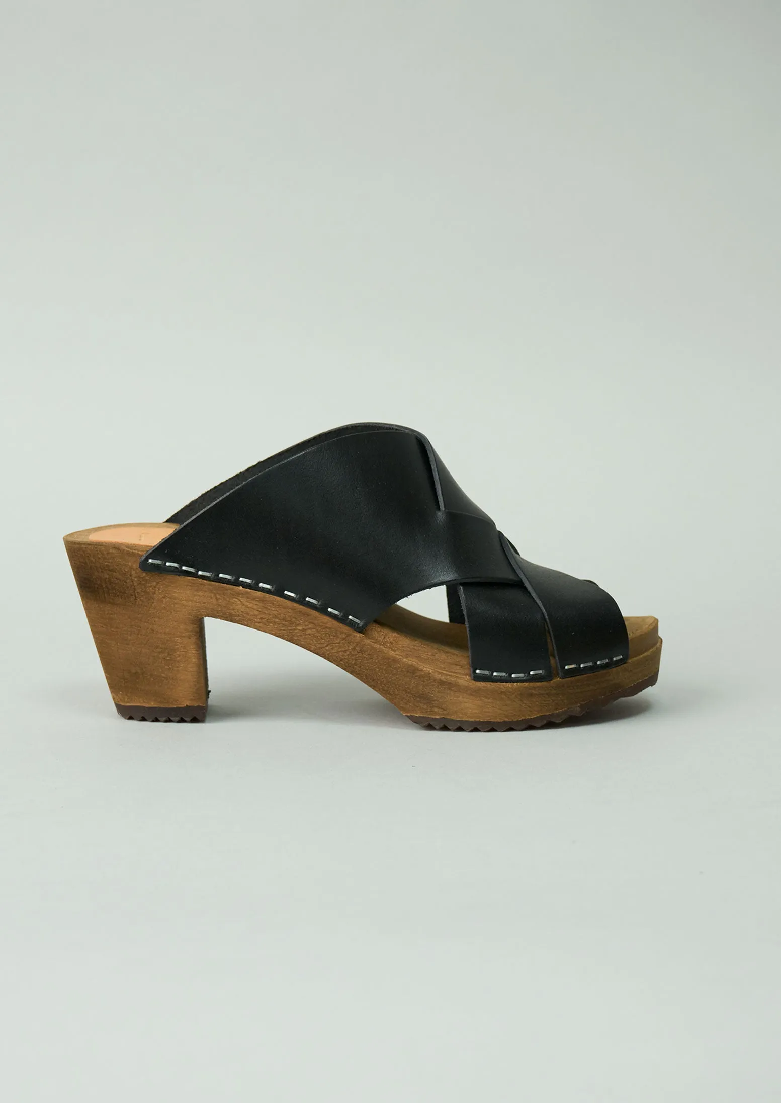 Reworn Kitty Clogs Heeled Mules Size 37 (242) | Onyx sold by TOAST product image thumbnail 2