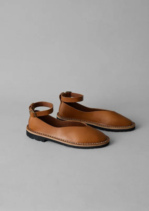 Steve Mono Artisanal Pumps | Tan sold by TOAST
