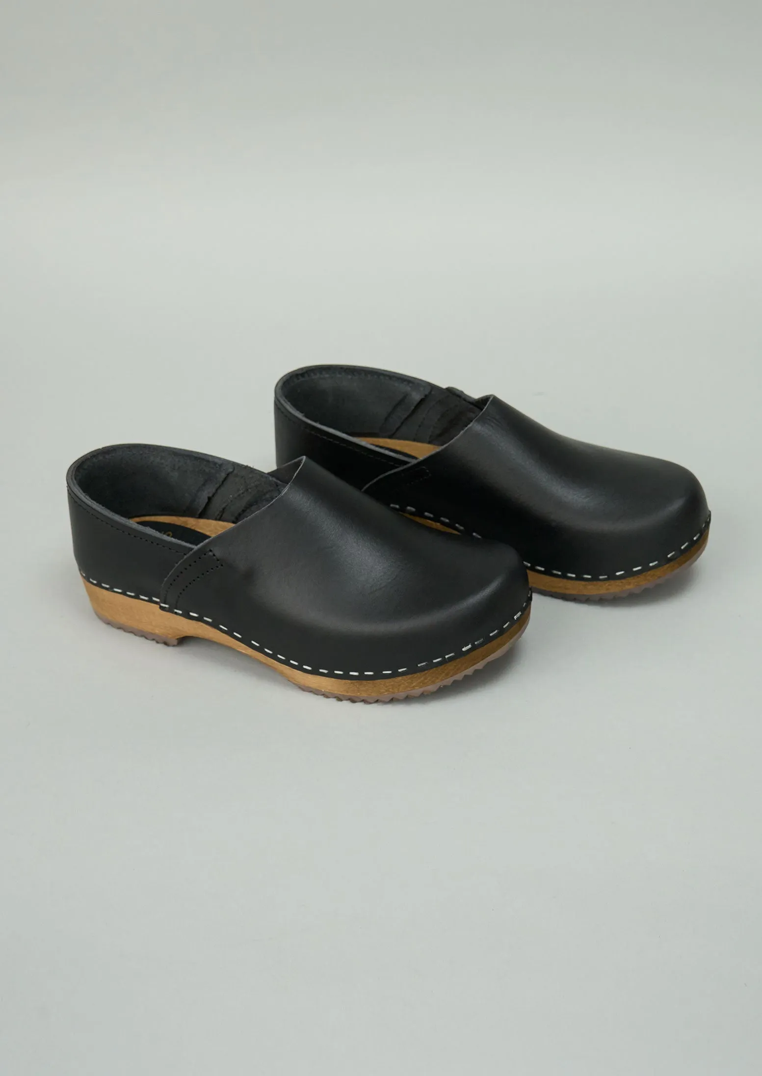 Reworn Kitty Clogs Jord Clogs Size 39 (368) | Black Onyx sold by TOAST