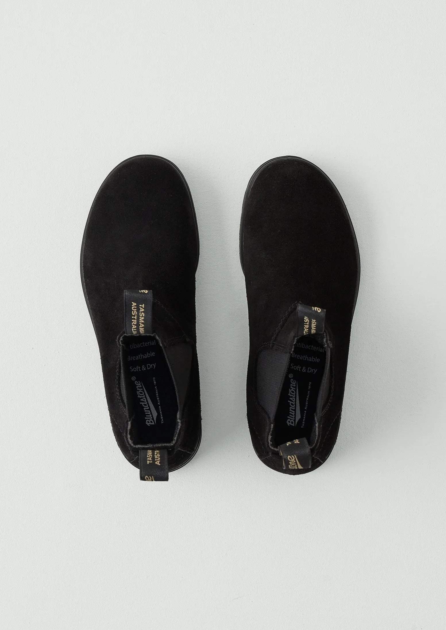 Blundstone Originals Waxed Suede Chelsea Boots | Black sold by TOAST product image thumbnail 3