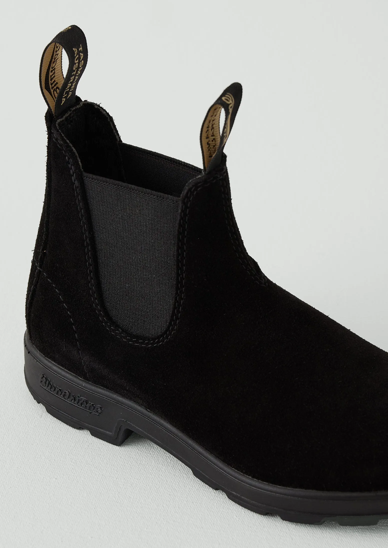 Blundstone Originals Waxed Suede Chelsea Boots | Black sold by TOAST product image thumbnail 4