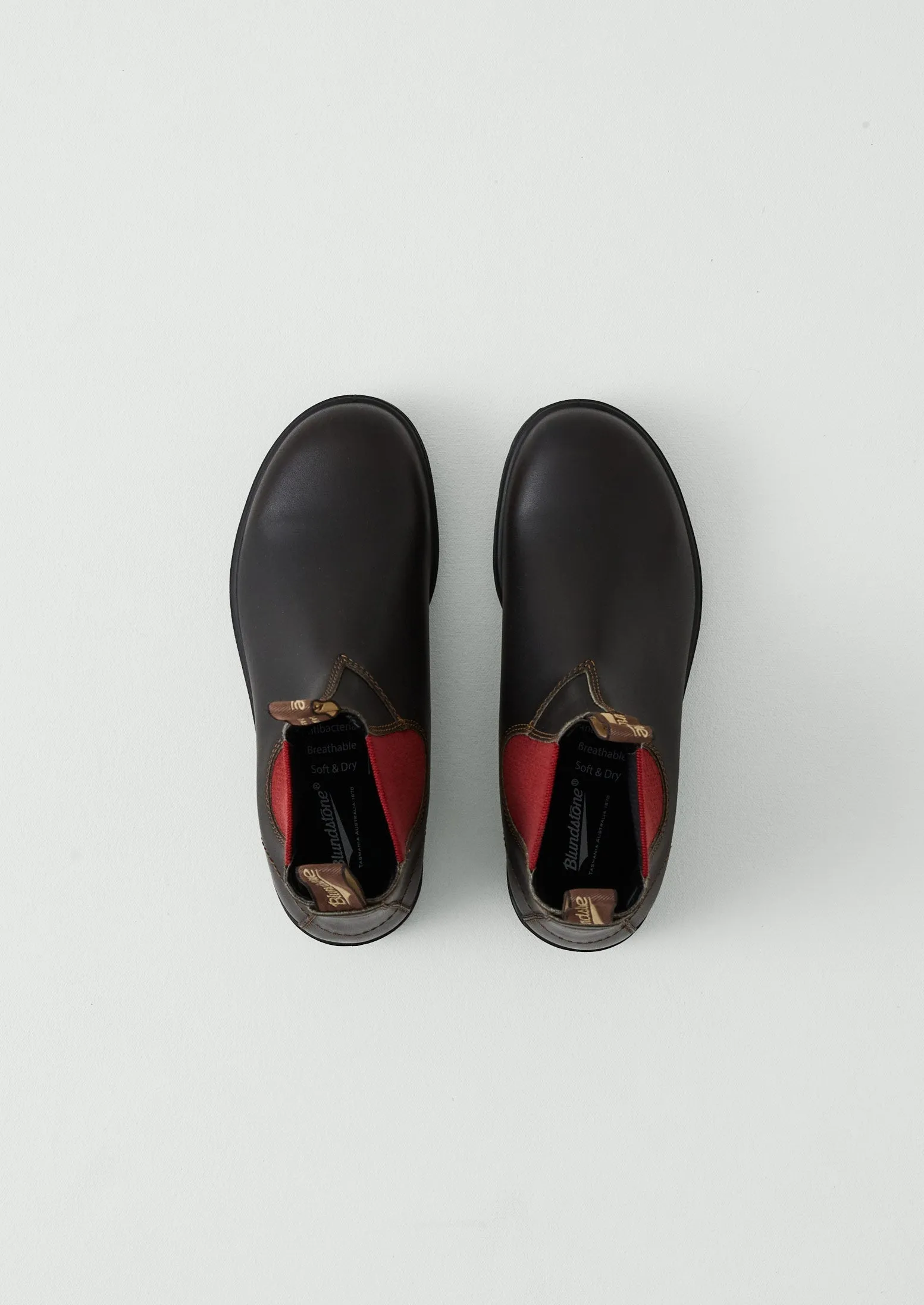 Blundstone Originals Leather Chelsea Boots | Brown/Crimson sold by TOAST product image thumbnail 3