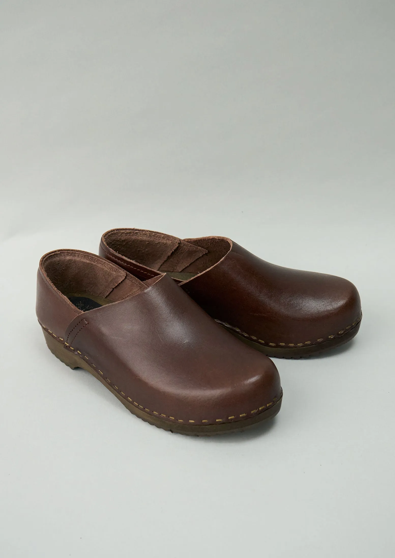 Reworn Kitty Clogs Size 37 (500) | Cacao sold by TOAST