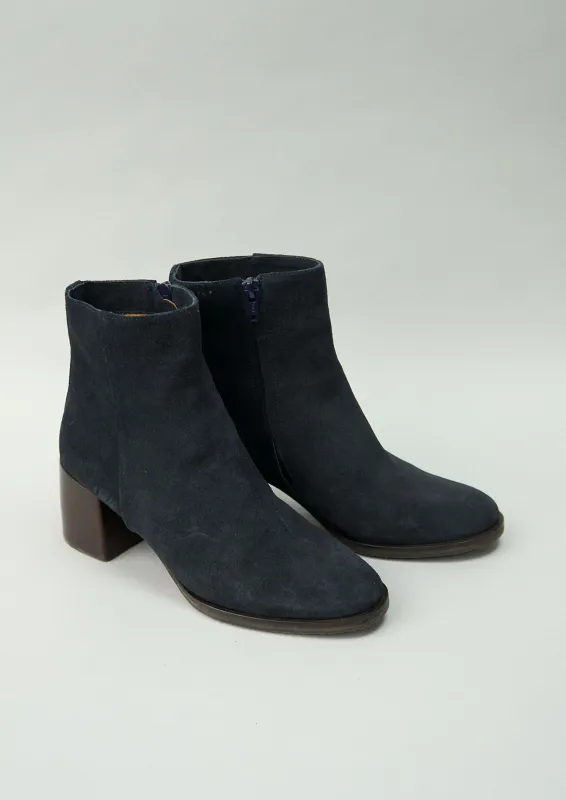Reworn Chie Mihara Boots Size 37 (474) | Navy sold by TOAST