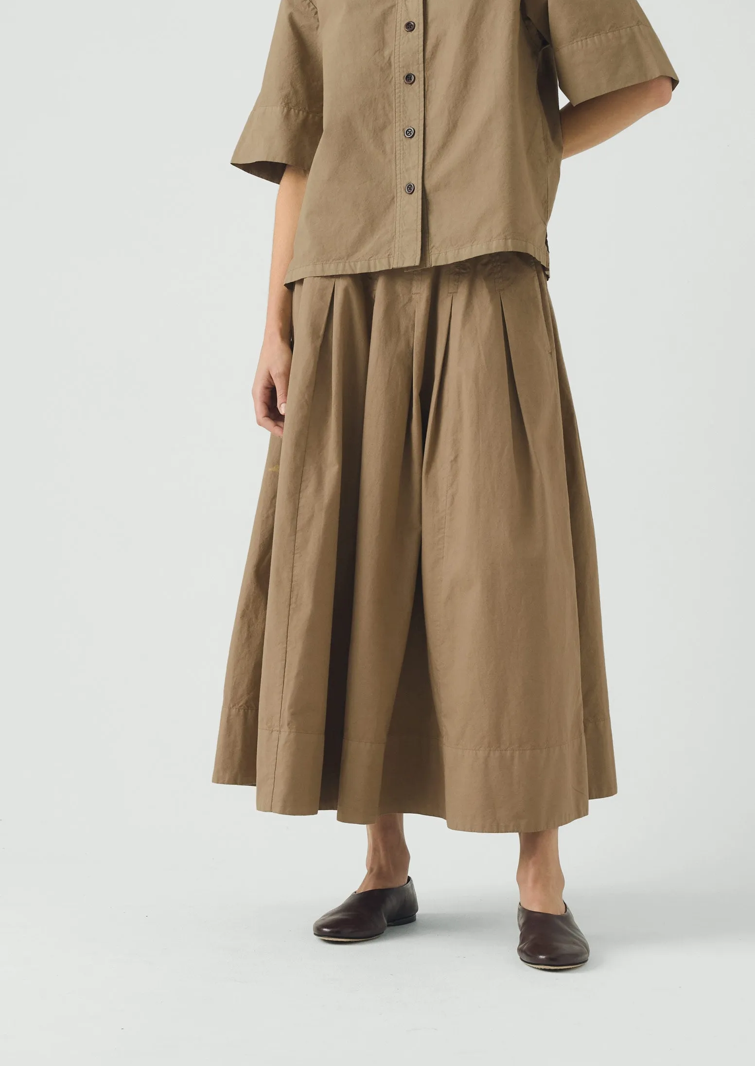 Pleated Cotton Linen Poplin Skirt | Ash Brown sold by TOAST product image thumbnail 3