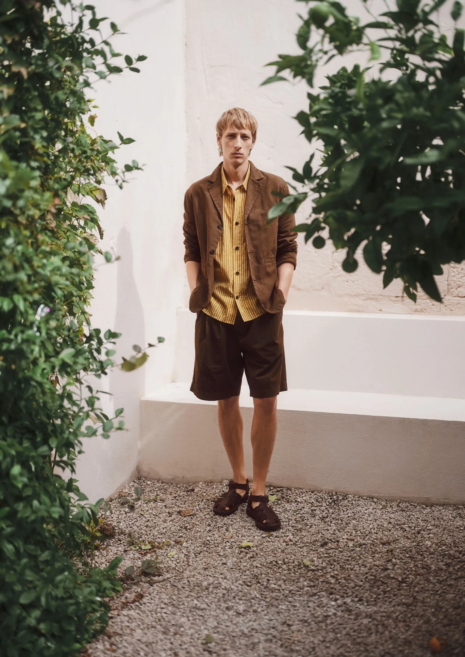 High Break Cotton Linen Blazer | Bronze Green sold by TOAST product image thumbnail 3