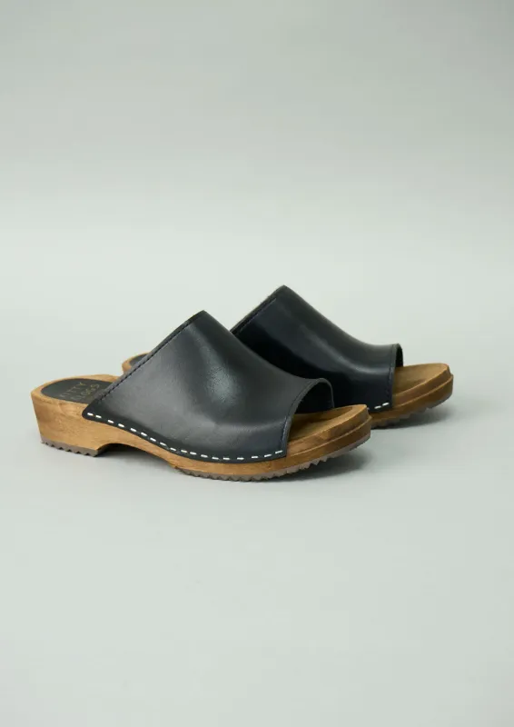 Reworn Kitty Clogs Size 37 (551) | Navy made by TOAST