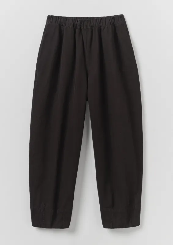 Sculpted Leg Brushed Cotton Canvas Trousers | Black made by TOAST