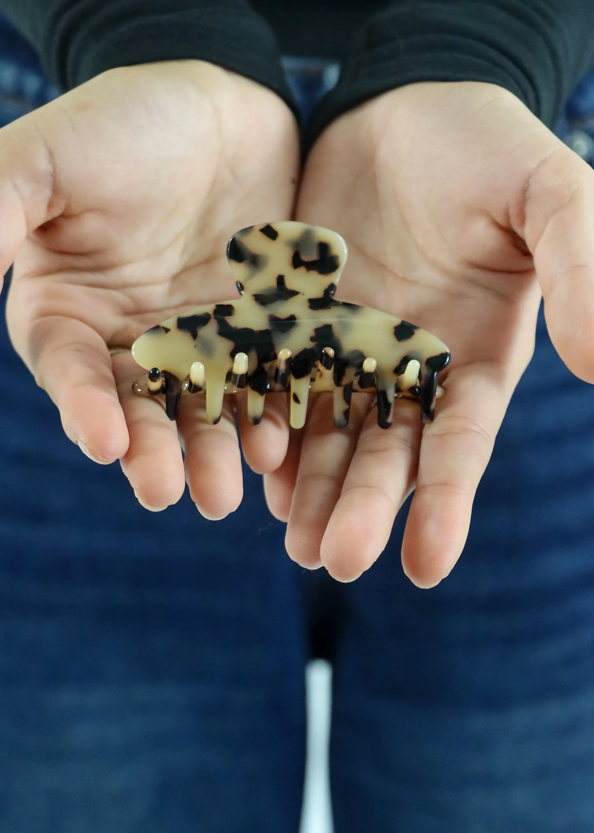 Roses Claw Clip ★ Light Tortoise sold by Rock N Rags product image thumbnail 4