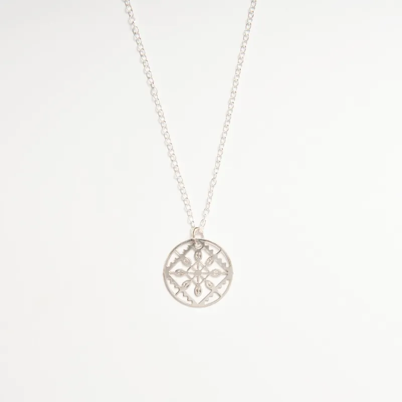 National Portrait Gallery Lace Necklace (Sterling Silver) made by Licensed to Charm