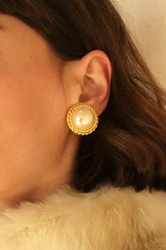 Lovely Vintage Faux Pearl & Gold Rope Earrings made by NA NIN