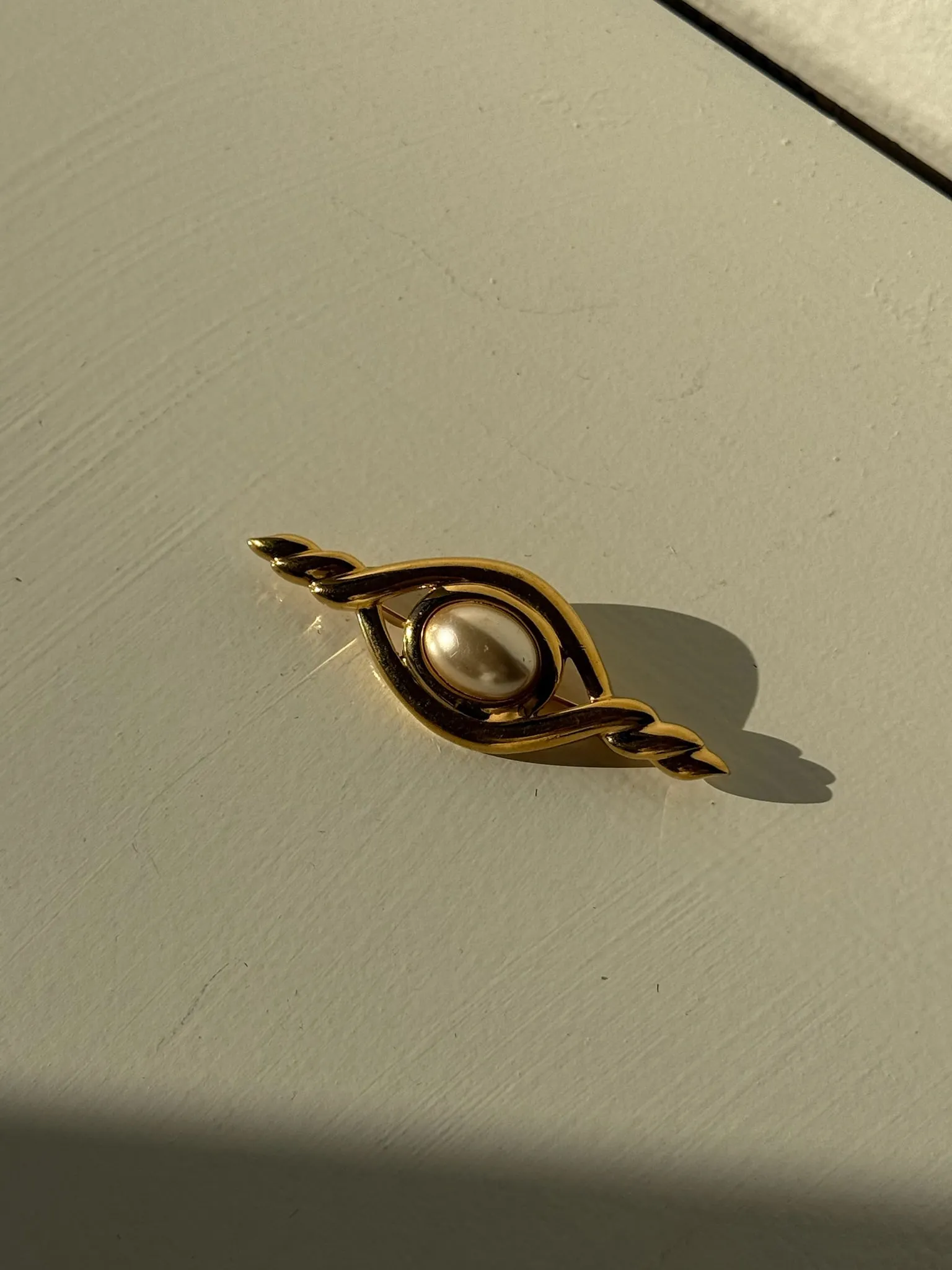 Vintage Gold & Faux Pearl Brooch sold by NA NIN product image thumbnail 3