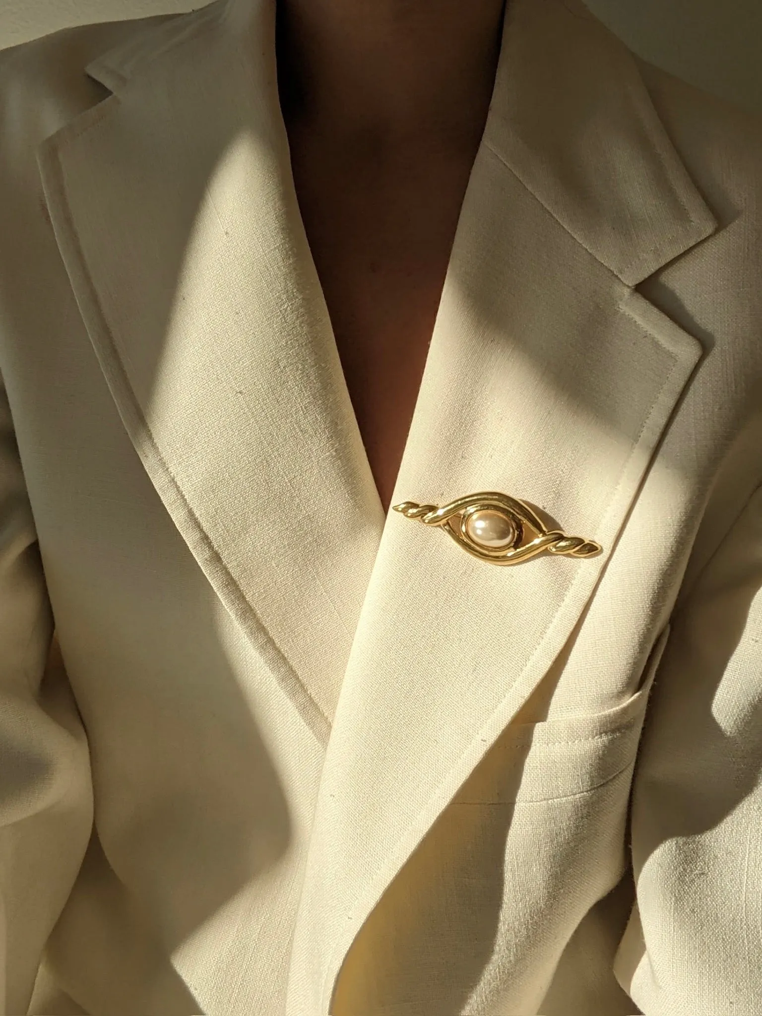 Vintage Gold & Faux Pearl Brooch sold by NA NIN product image thumbnail 2