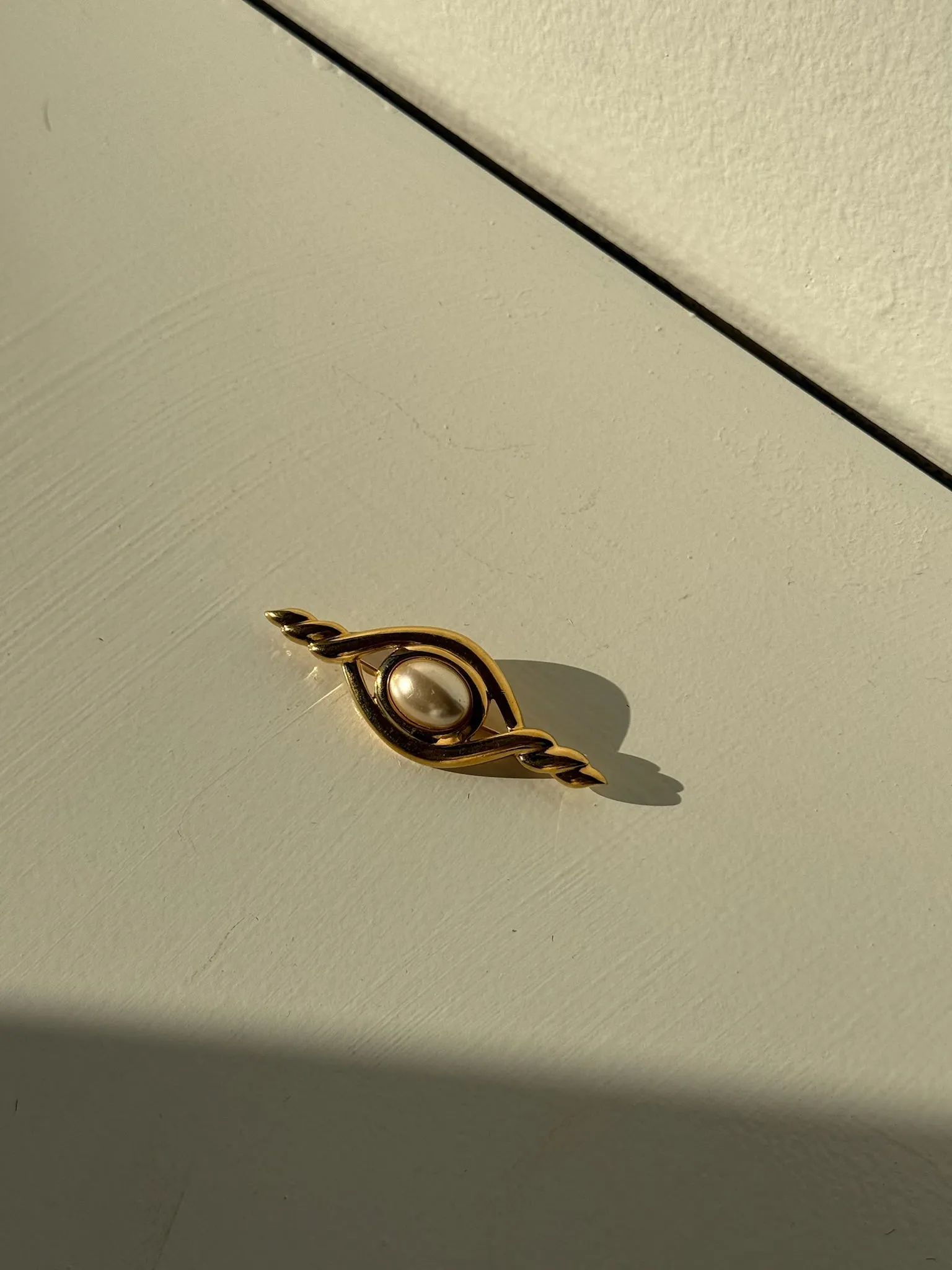 Vintage Gold & Faux Pearl Brooch sold by NA NIN product image thumbnail 5