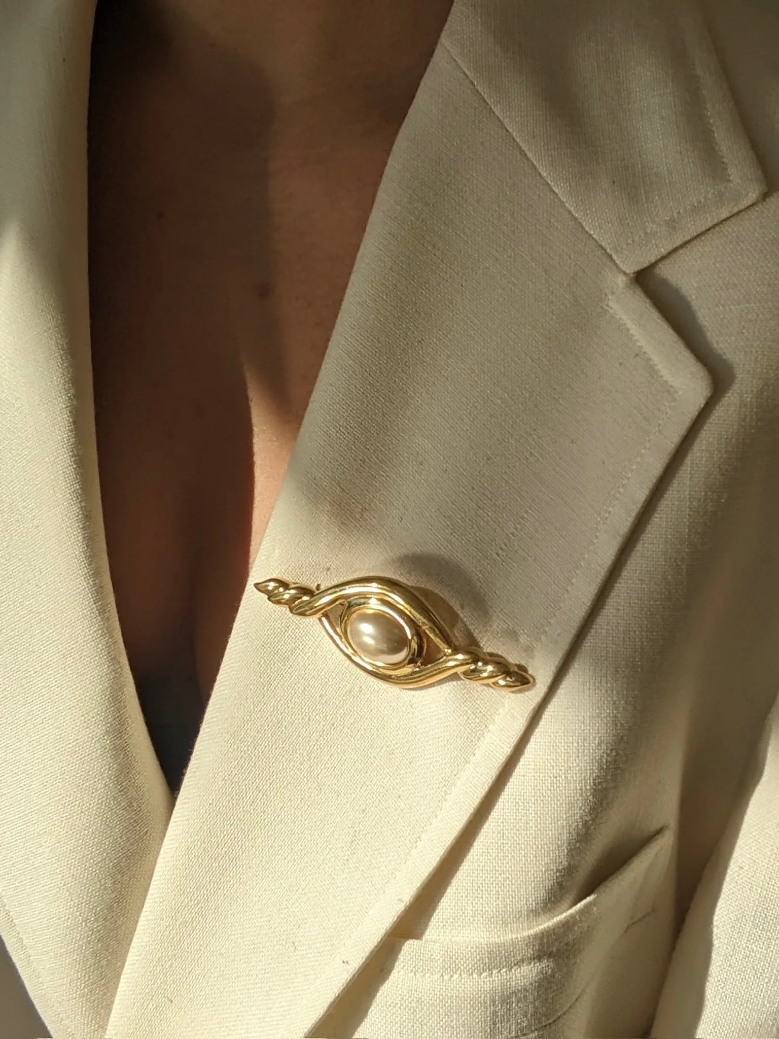 Vintage Gold & Faux Pearl Brooch sold by NA NIN product image thumbnail 4