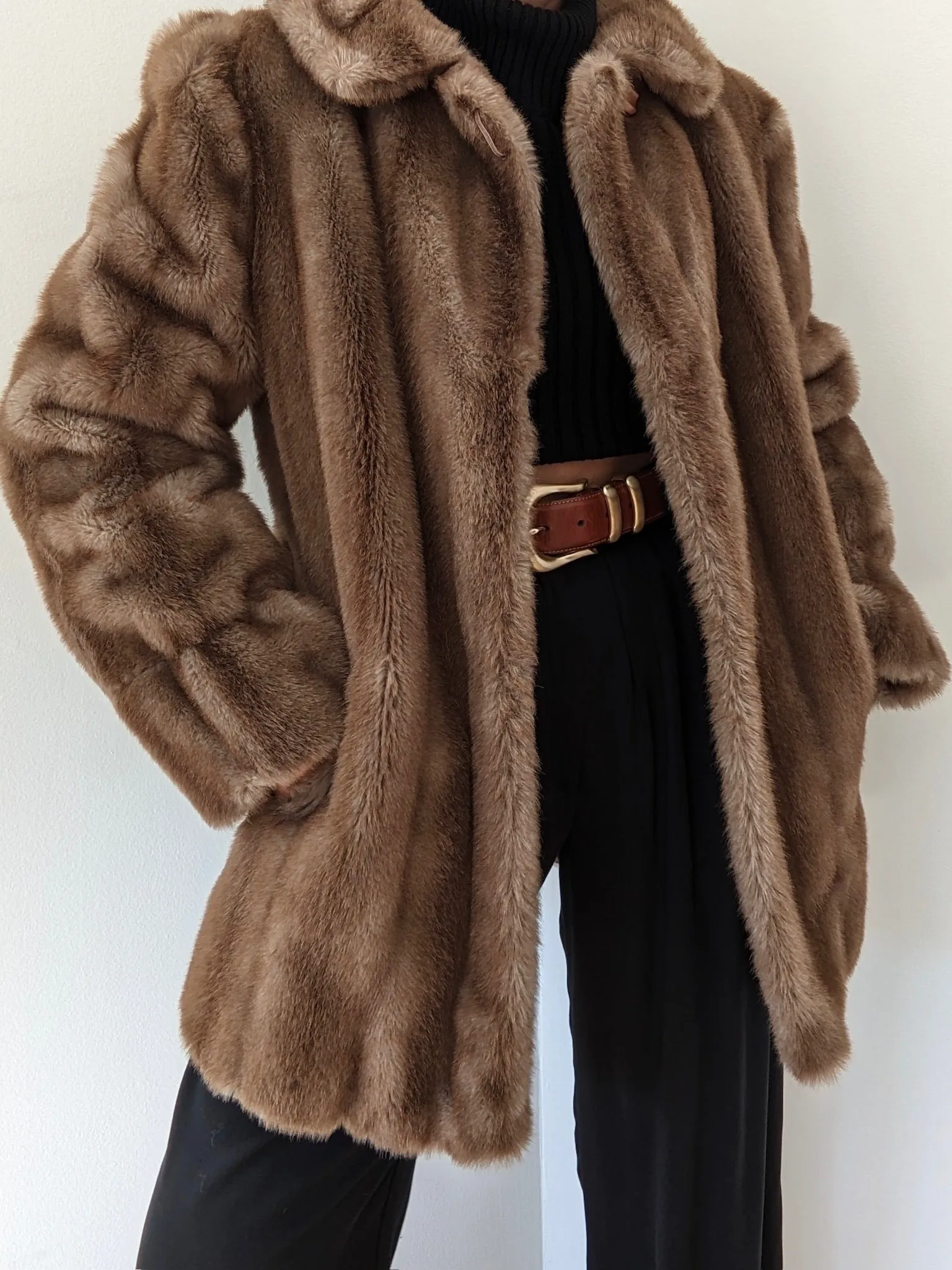Luxury Vintage Plush Faux Fur Coat sold by NA NIN product image thumbnail 2