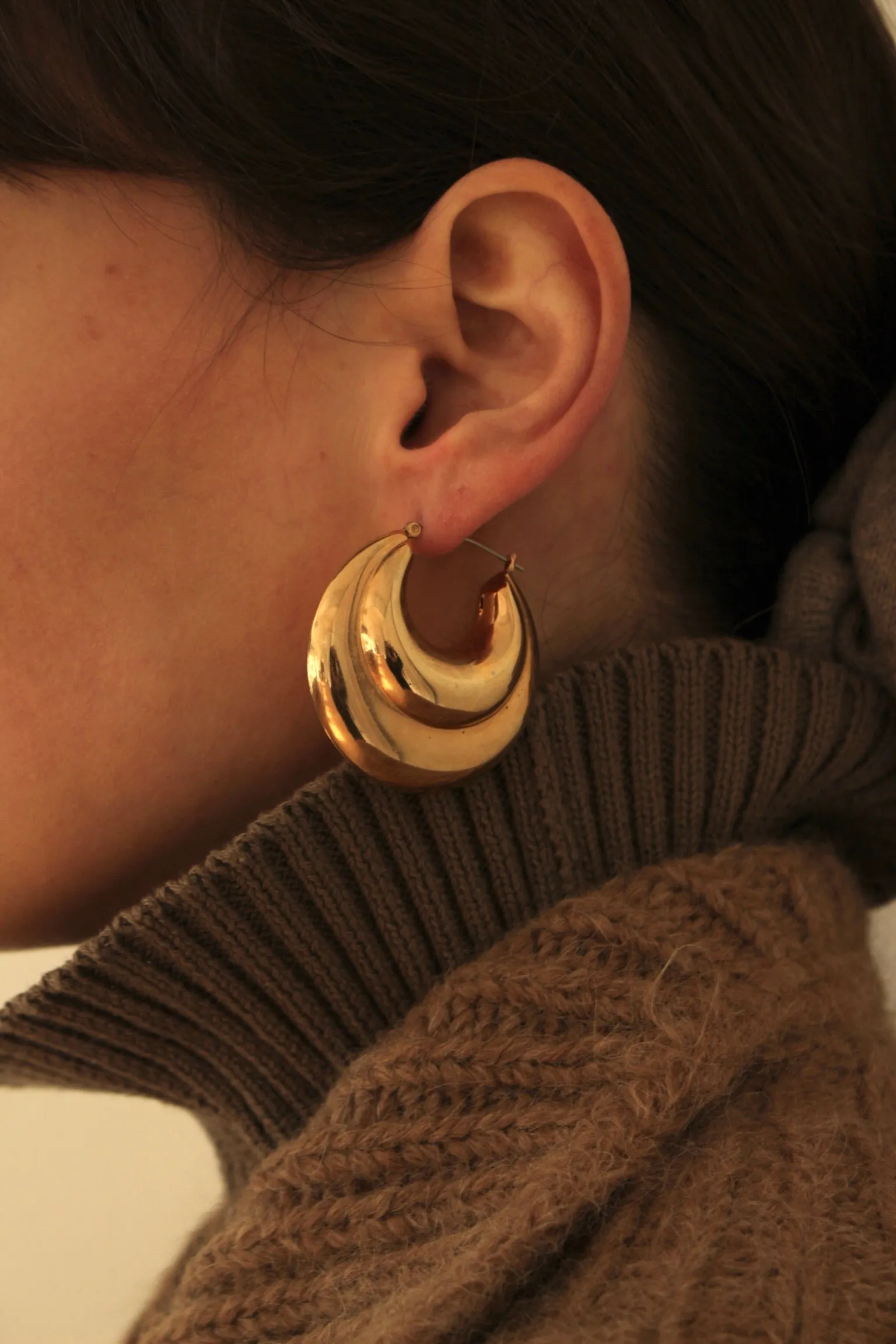 Amazing Vintage Chunky Gold Hoop Earrings sold by NA NIN product image thumbnail 3