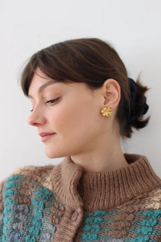 Vintage Gold Floral Earrings made by NA NIN