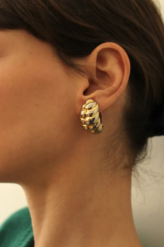 Beautiful Vintage Erwin Pearl Earrings made by Vintage