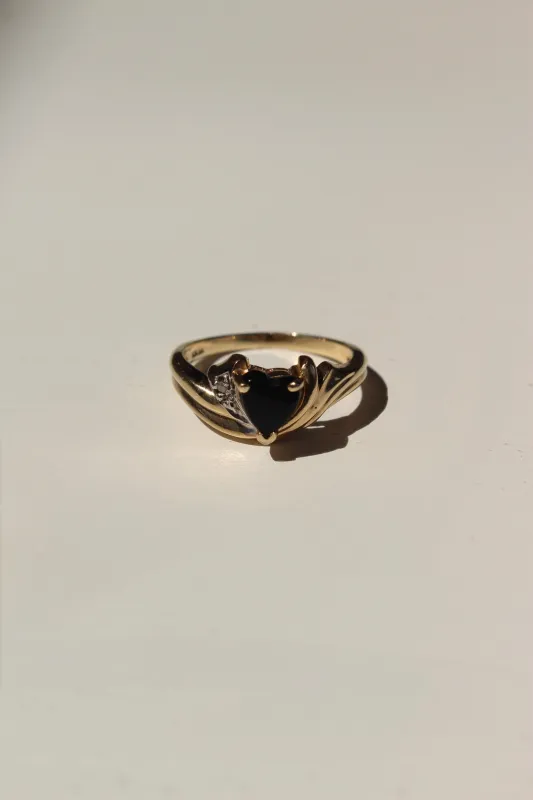 Vintage 10K Yellow Gold Black Onyx Heart Ring made by Vintage