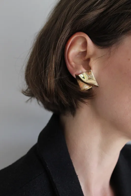 Vintage Gold Rippled Square Earrings made by Vintage