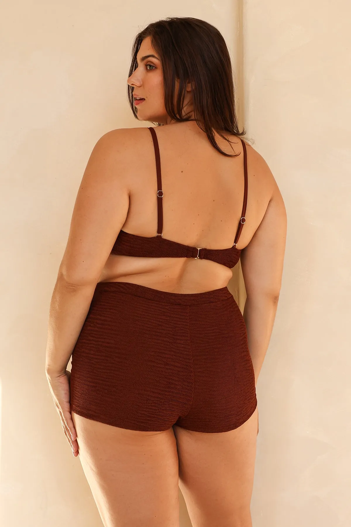 Mocha Crinkle Triangle Full Set sold by Dippin Daisy’s product image thumbnail 5