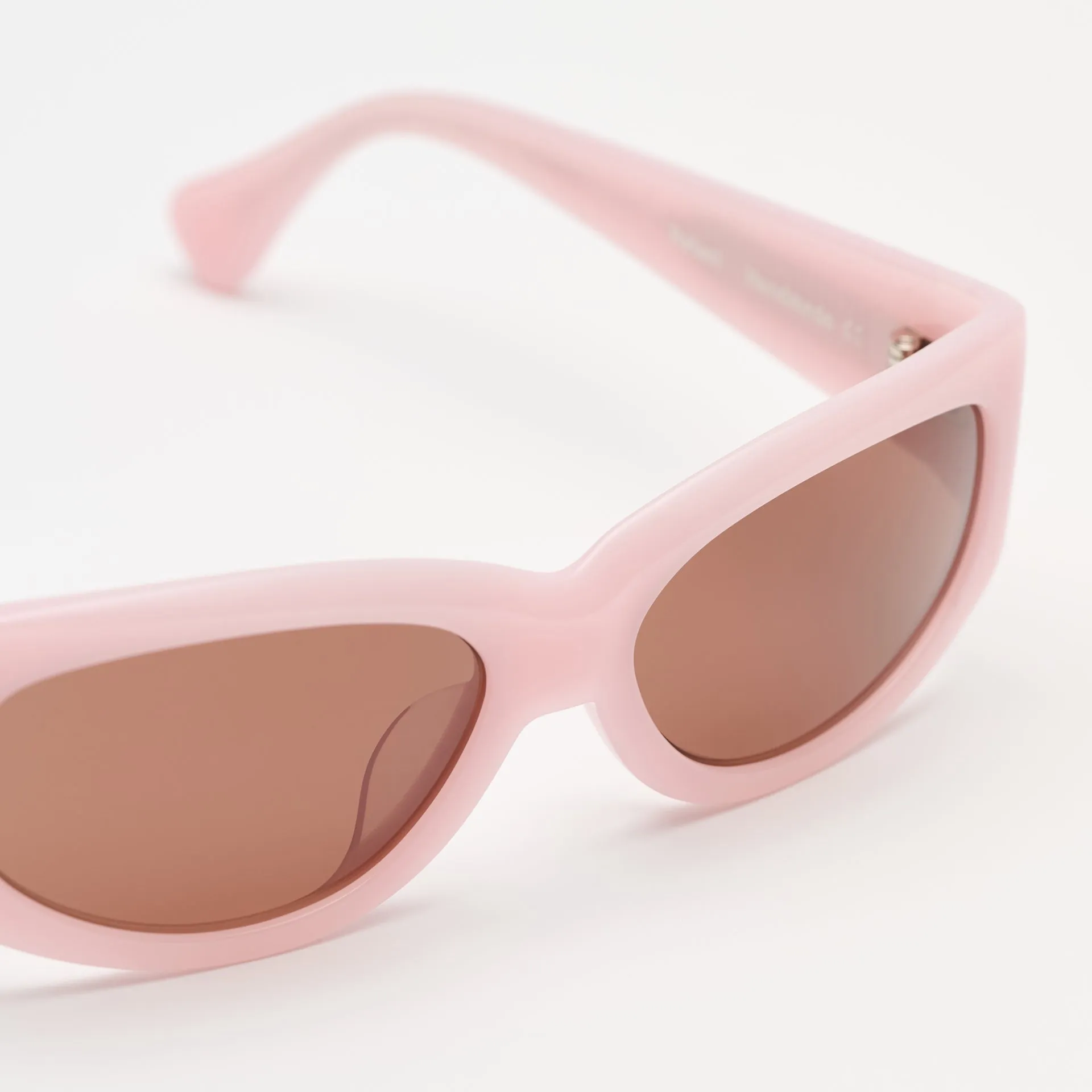 Rafael Strawberry Milk sold by Sun Buddies product image thumbnail 5