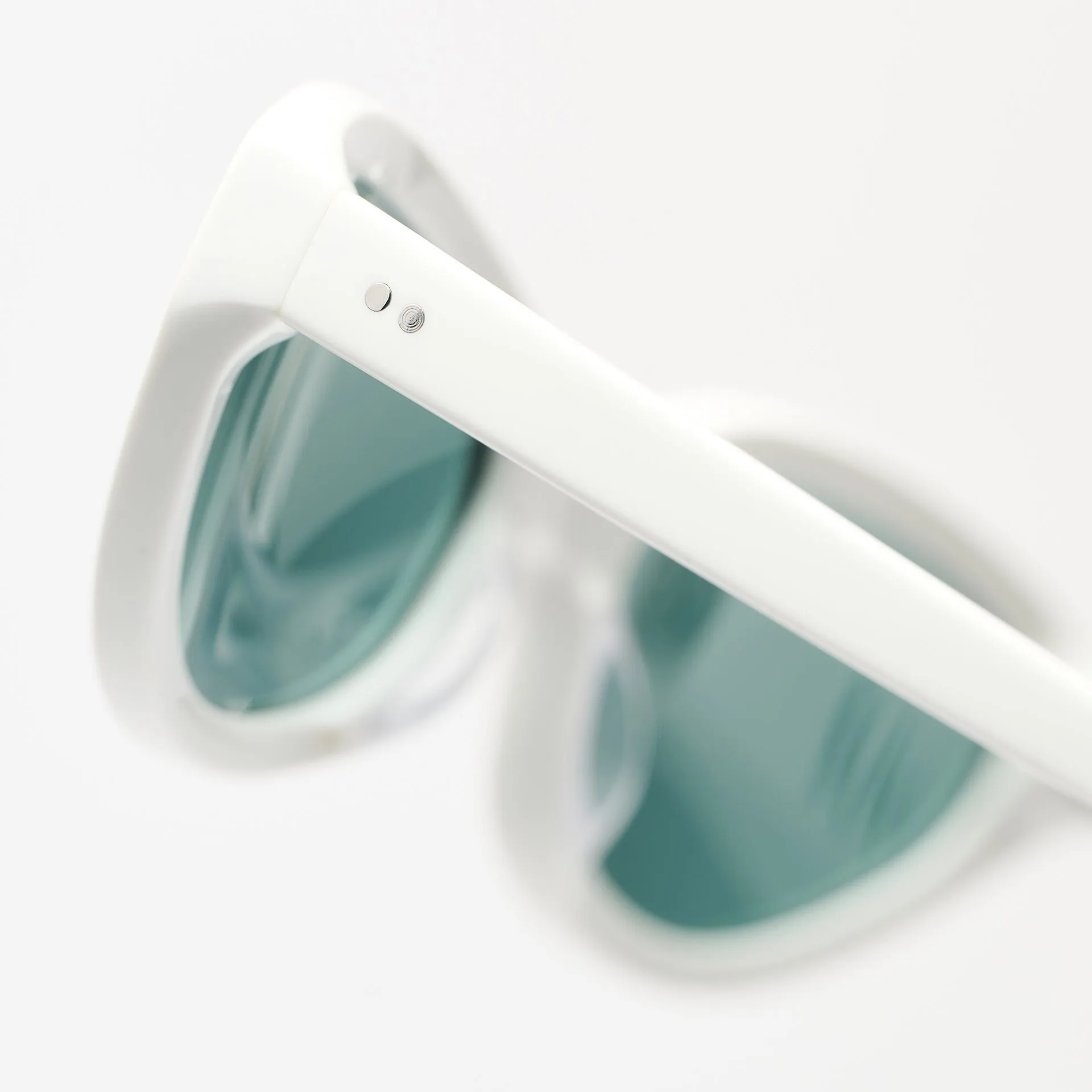 Kerry Solid White sold by Sun Buddies product image thumbnail 4