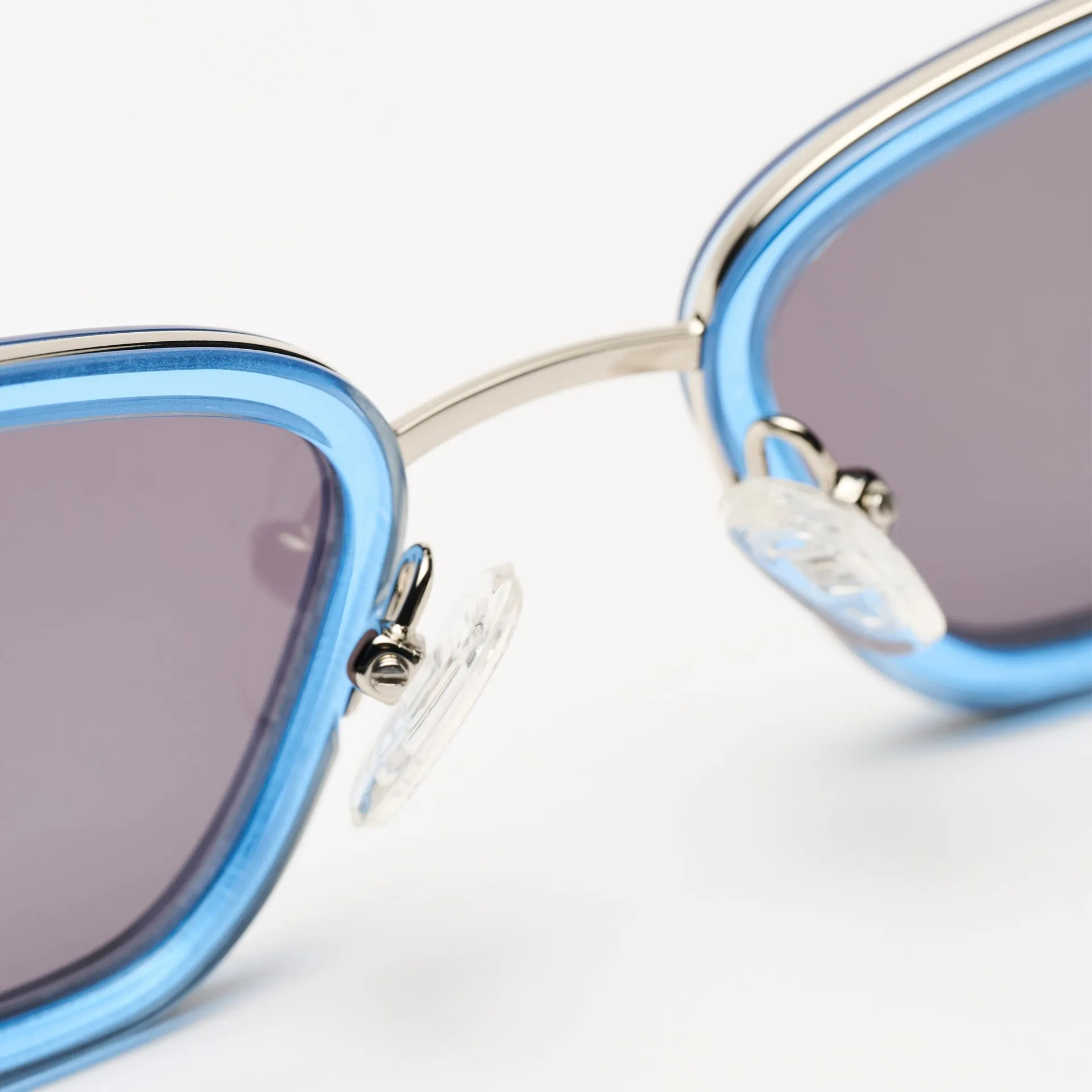 River Silver / Blue Sky sold by Sun Buddies product image thumbnail 4