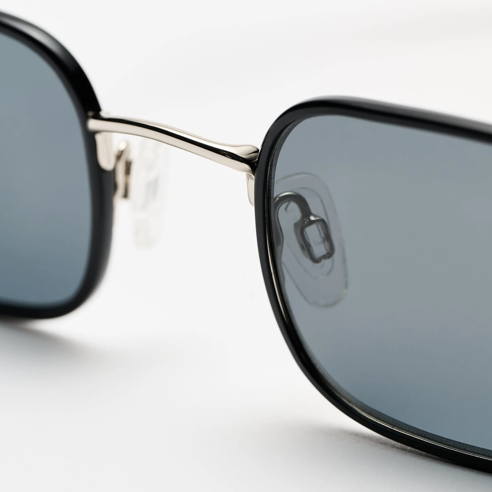 Liam Silver Black sold by Sun Buddies product image thumbnail 5