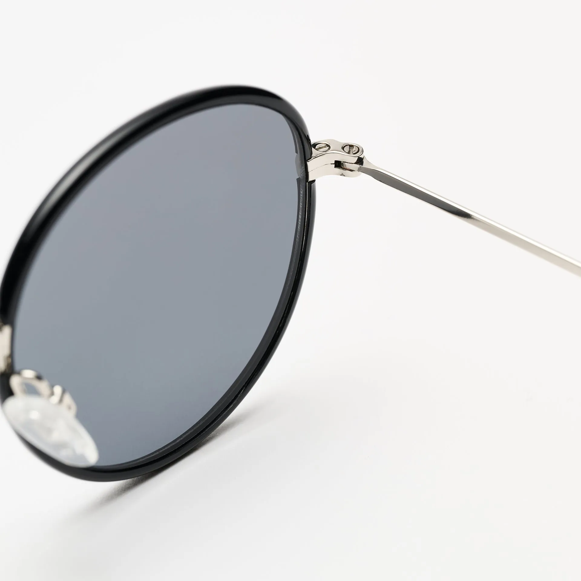 Ozzy Silver / Black sold by Sun Buddies product image thumbnail 4