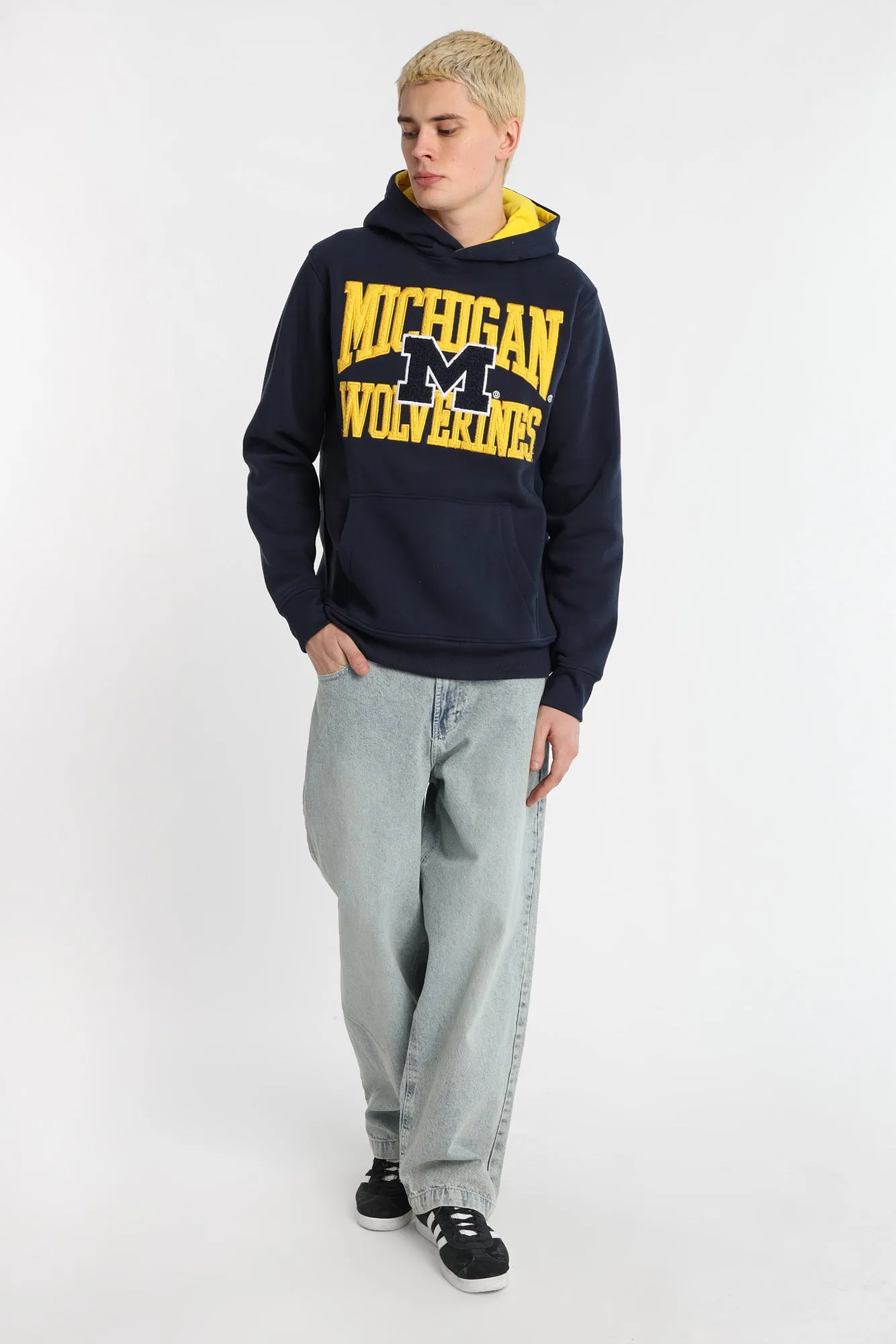 Haut à capuchon logo chenille Michigan Wolverines sold by West49 product image thumbnail 4