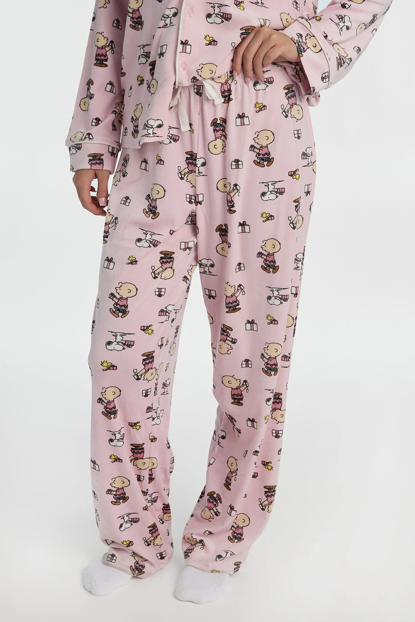 Ensemble de pyjama 2 pièces imprimé cadeaux de Noël Peanuts Snoopy sold by West49 product image thumbnail 4