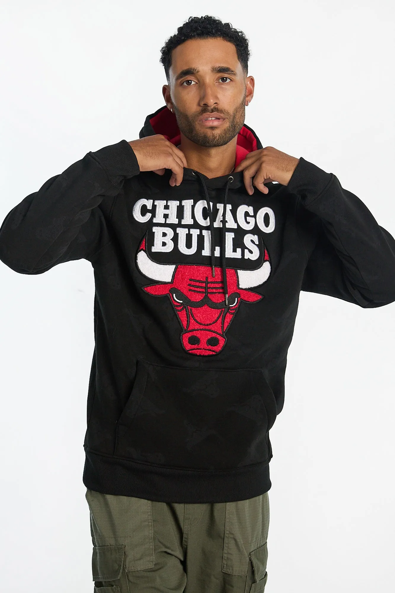 Haut à capuchon imprimé ton sur ton et logo chenille Chicago Bulls homme sold by West49