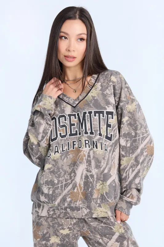 Sweatshirt en molleton à col en V sold by West49