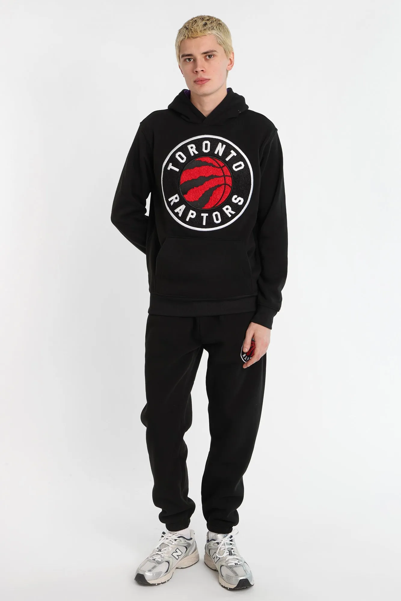 Haut à capuchon à contraste logo chenille Toronto Raptors sold by West49 product image thumbnail 4