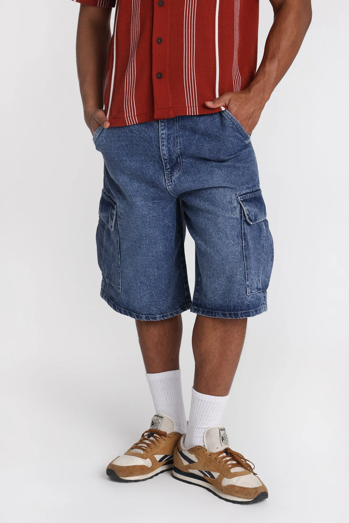 Short cargo en denim ample sold by West49
