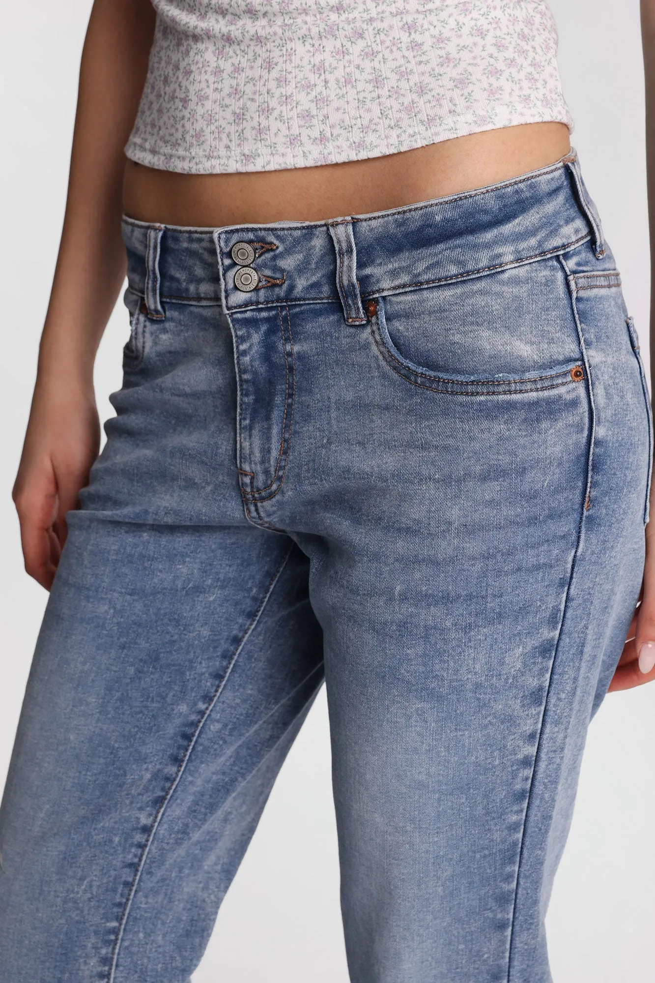 Jeans évasé taille basse AERO sold by West49 product image thumbnail 2