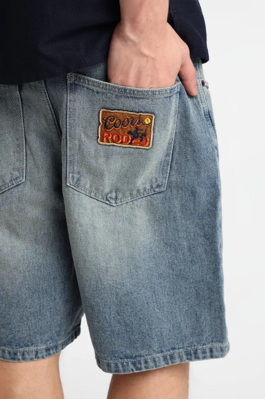 Short en denim ample à écusson Coors Rodeo brodé made by Coors