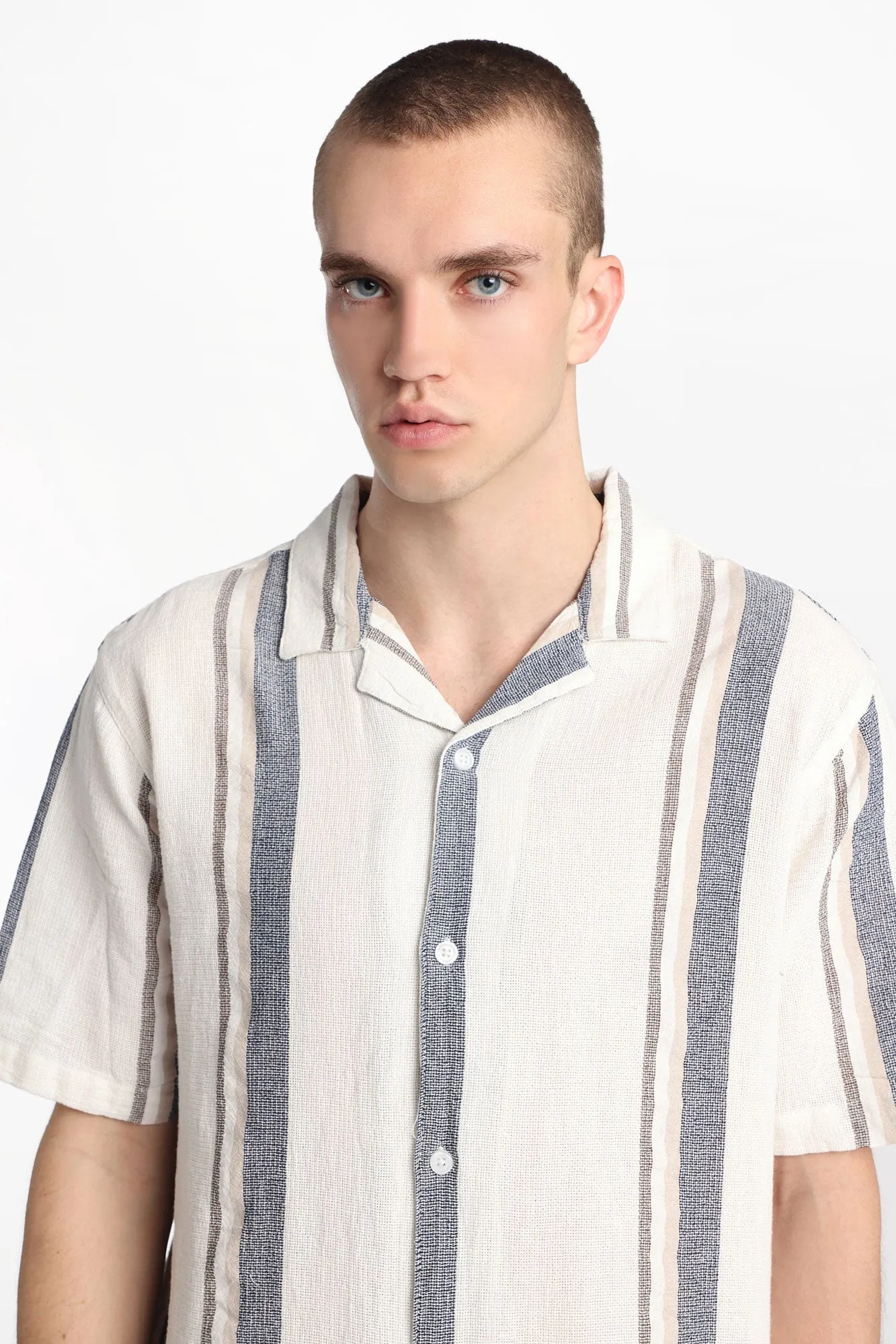 Chemise boutonnée en gaze de coton à rayures sold by West49 product image thumbnail 2