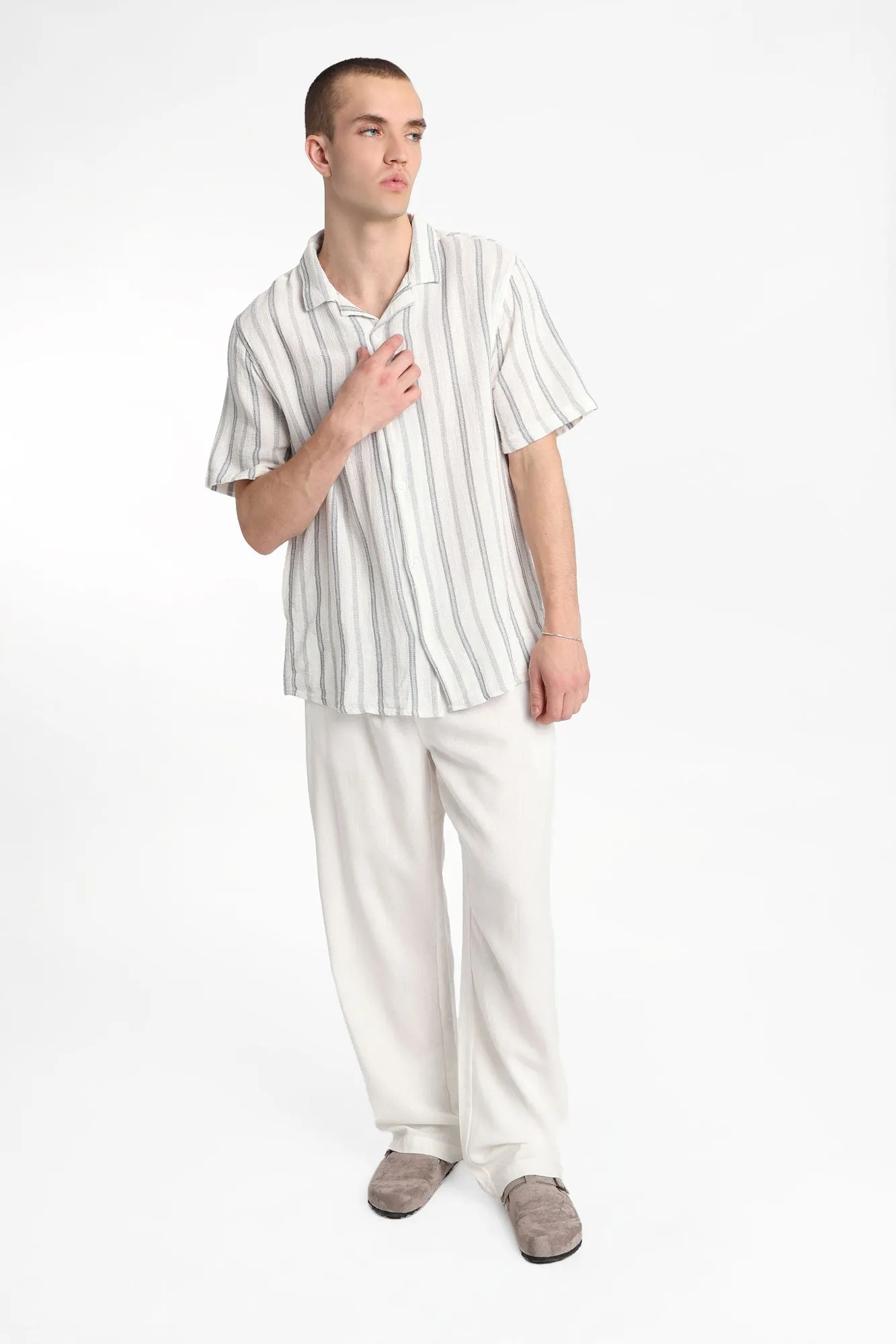 Chemise boutonnée en gaze de coton à rayures sold by West49 product image thumbnail 4