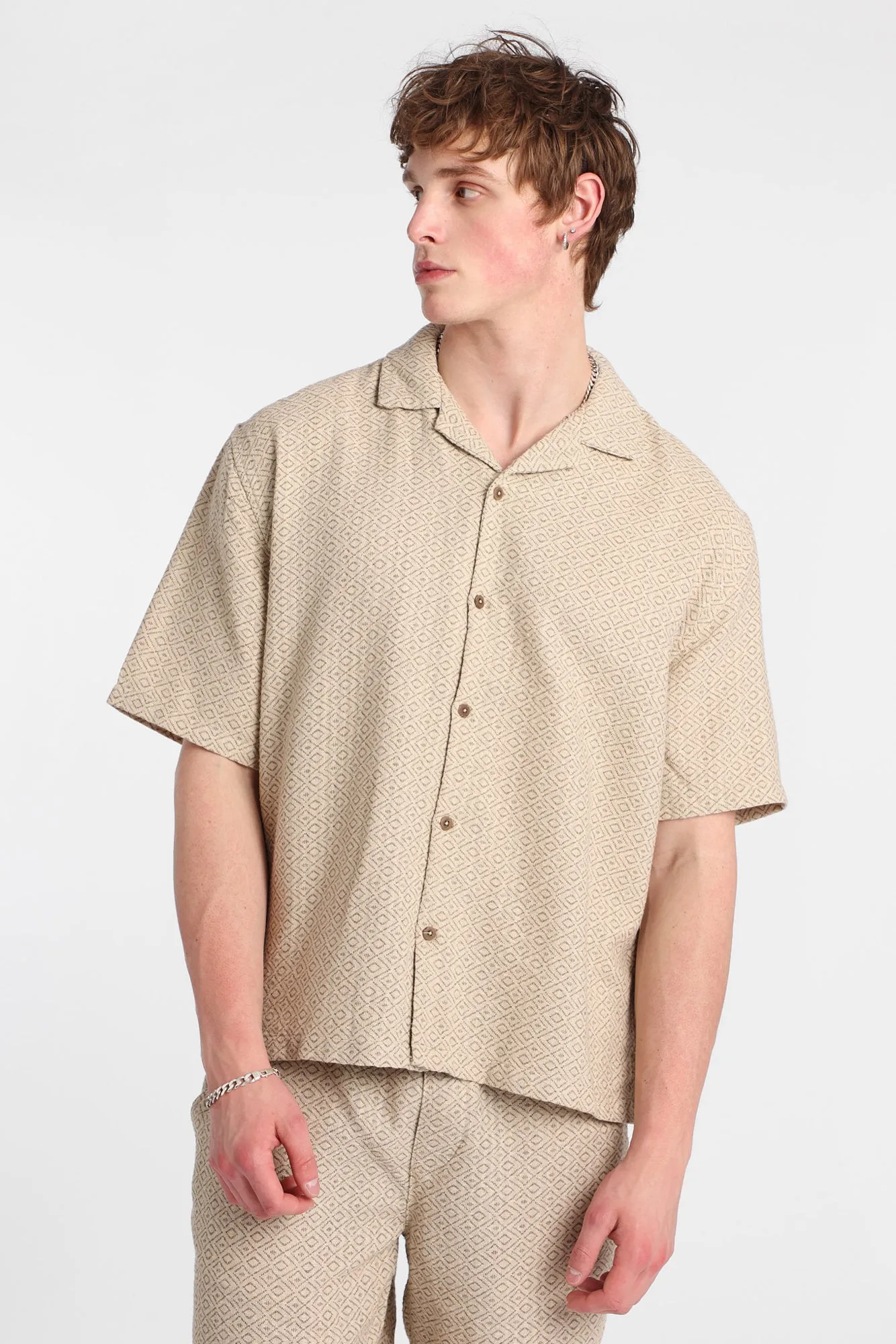 Chemise boutonnée texturée à motif géométrique sold by West49