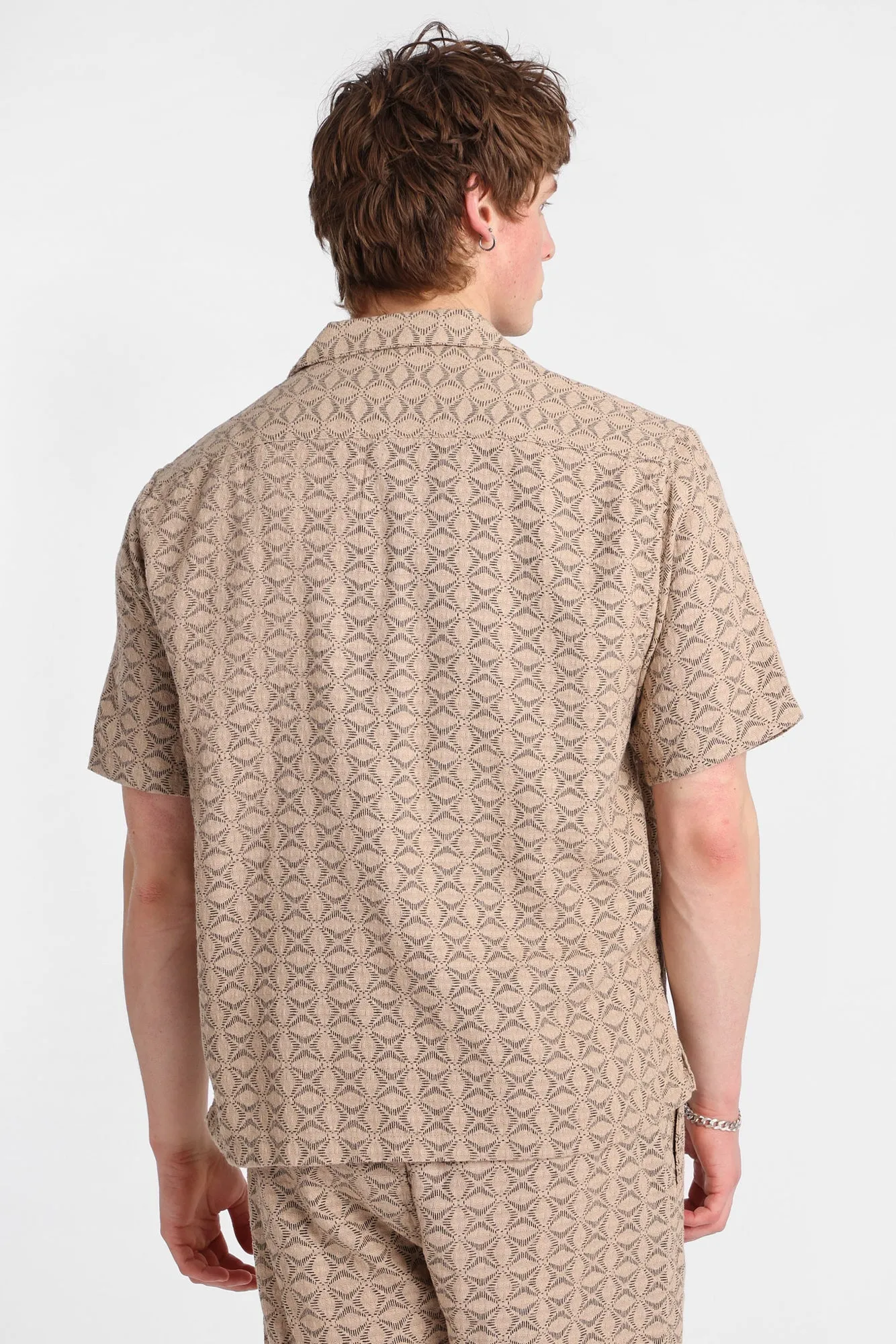 Chemise boutonnée texturée à motif floral géométrique sold by West49 product image thumbnail 3